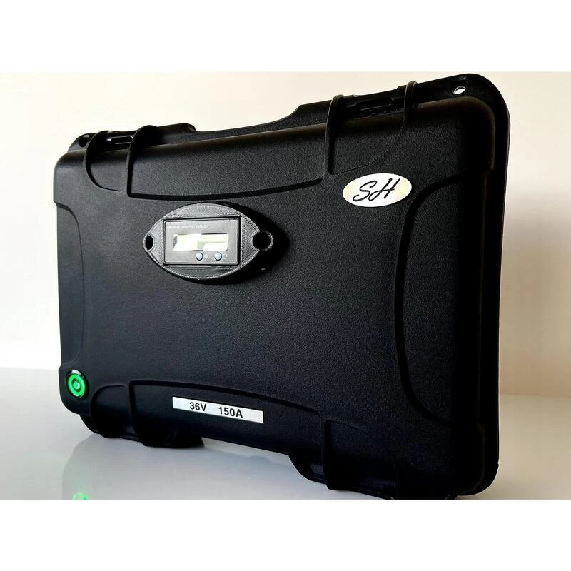 Batterie 37,8V150A Avec Sortie Régulée. 3 Batterie 37,8V150A Avec Sortie Régulée.