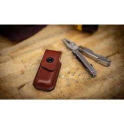 Étui Cuir Tanné Végétal Taille Moyenne - AINSWORTH Pour Pince LEATHERMAN -Pêche Fournitures Magasin etui cuir tanne vegetal taille moyenne ainsworth pour pince leatherman 3